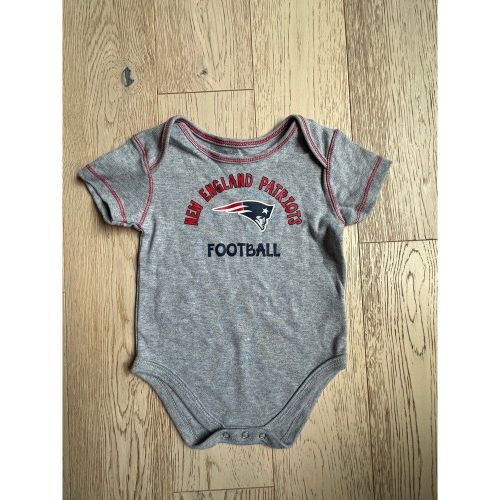 NFL Team Apparel New England Patriots Infant Bodysuit Gray 12M Short Sleeve